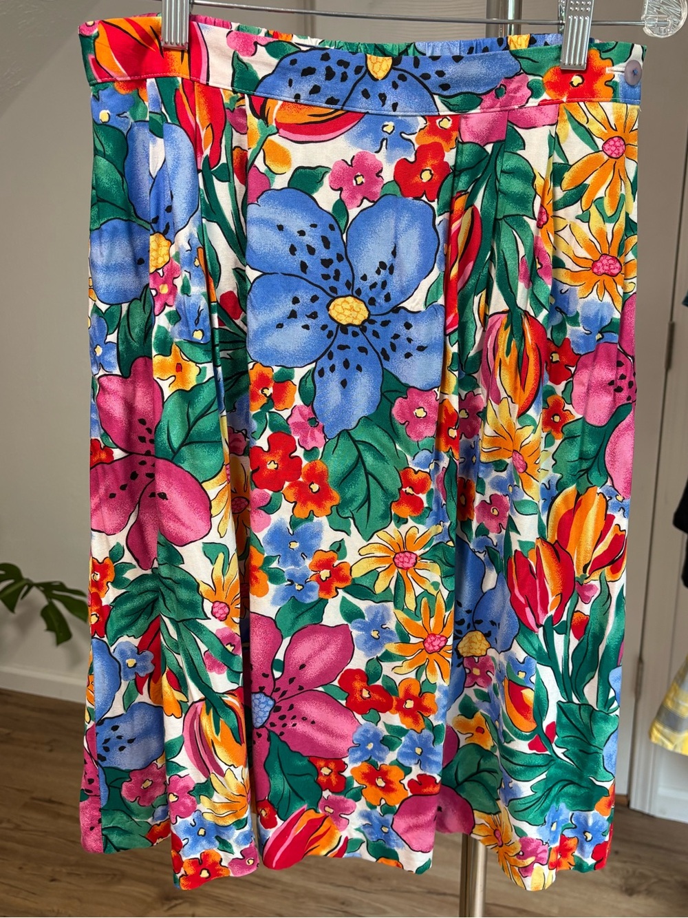 Vintage bright floral midi skirt, lightweight rayon. Lucia size 12